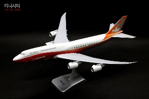 1:200 BOEING 747-8 ROLLOUT NEW LIVERY 2018 10864GR