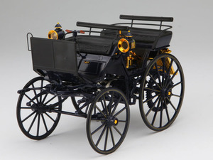 1:18 MOTORIZED CARRIAGE 1886